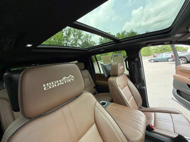 Used 2025 Chevrolet Suburban High Country AWD/4WD image 28