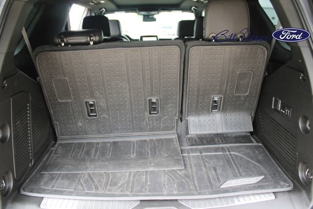 Used 2023 Chevrolet Tahoe Z71 w/ Luxury Package AWD/4WD image 10
