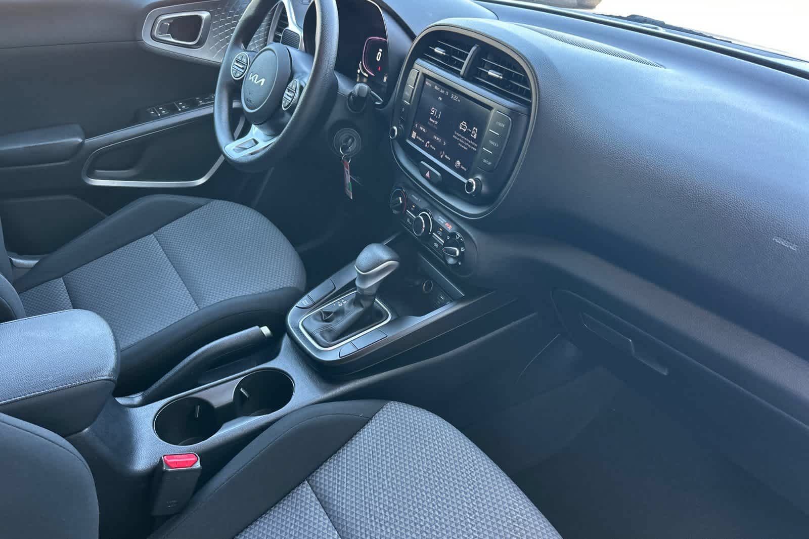 Used 2023 Kia Soul LX w/ LX Technology Package FWD image 17