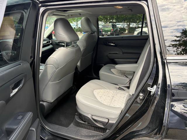 Used 2022 Toyota Highlander Bronze Edition AWD/4WD image 11