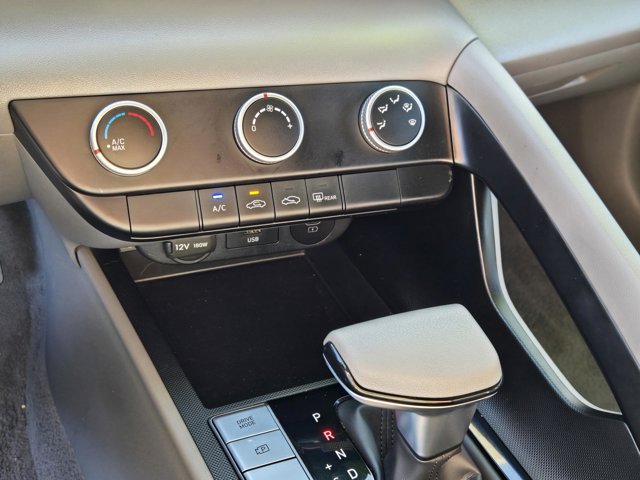 Used 2025 Hyundai Elantra SE FWD image 22
