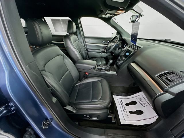 Certified 2018 Ford Explorer XLT w/ Equipment Group 202A FWD image 33
