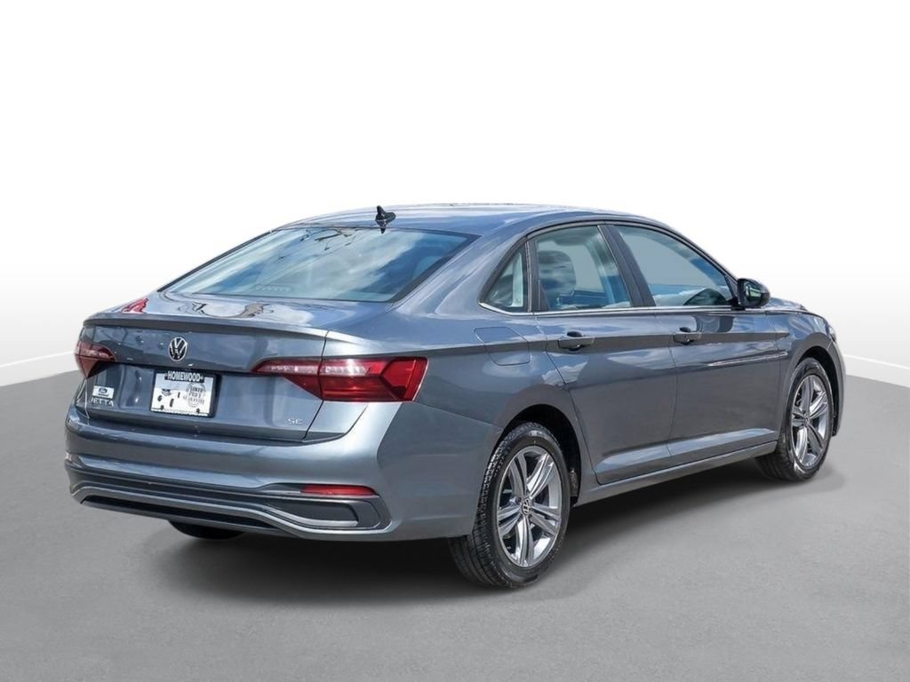 Used 2024 Volkswagen Jetta SE FWD image 8