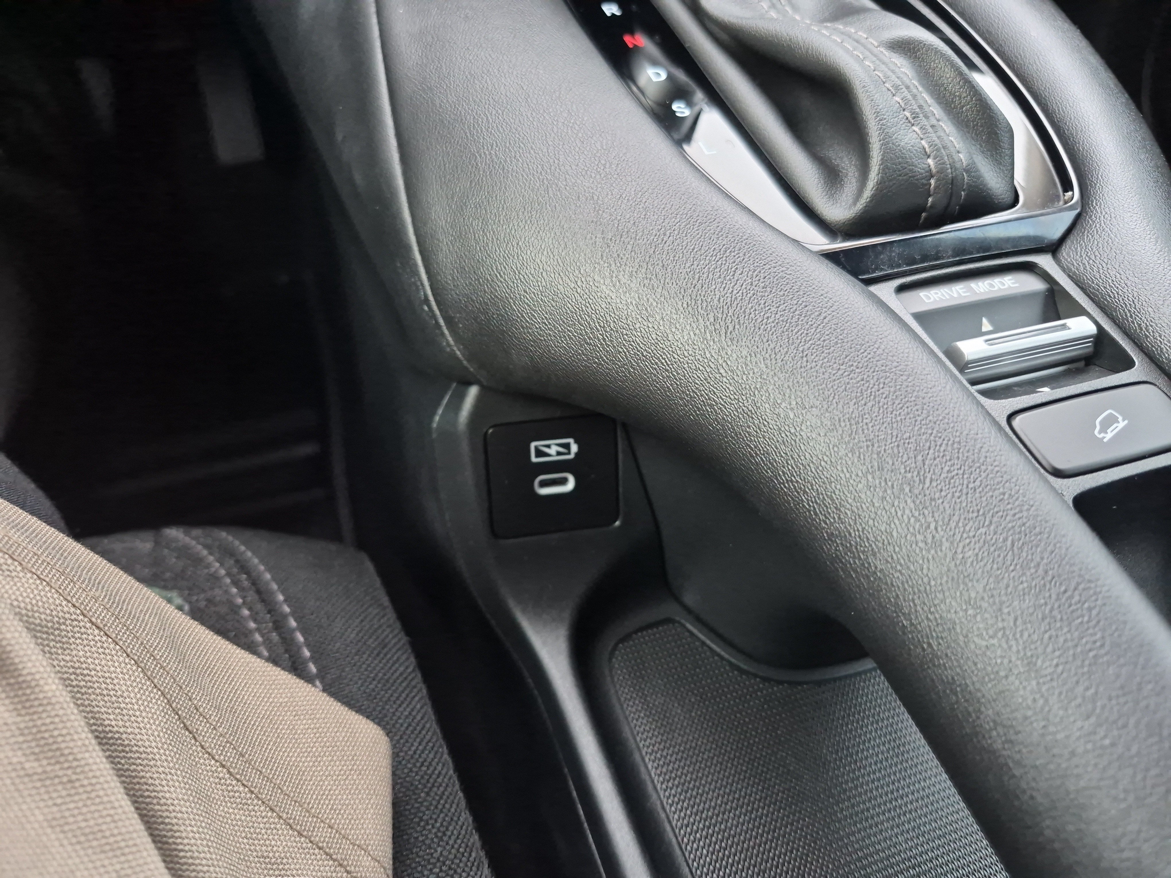 Used 2025 Honda HR-V LX image 24
