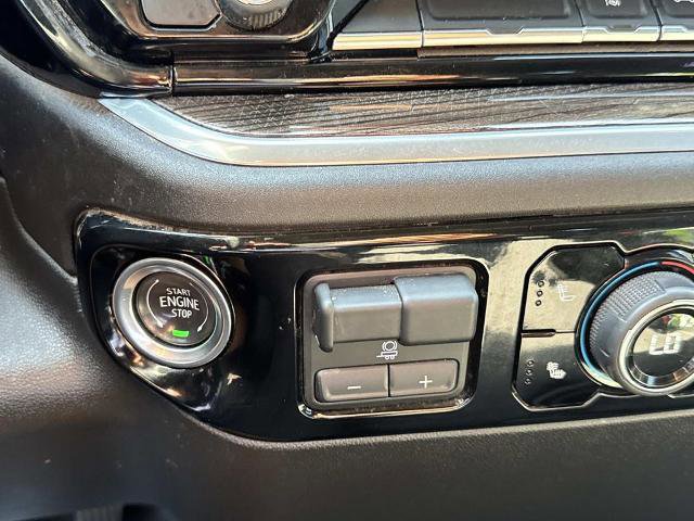 Used 2025 Chevrolet Silverado 2500 LT w/ Convenience Package image 24