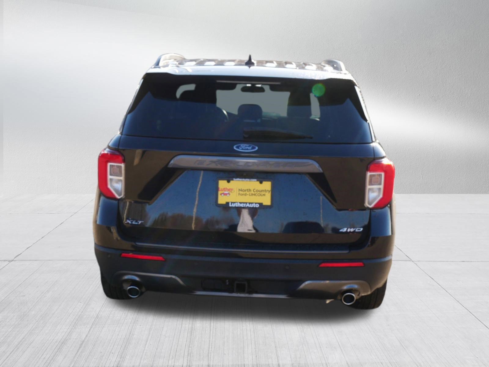 Certified 2022 Ford Explorer XLT w/ Equipment Group 202A image 4