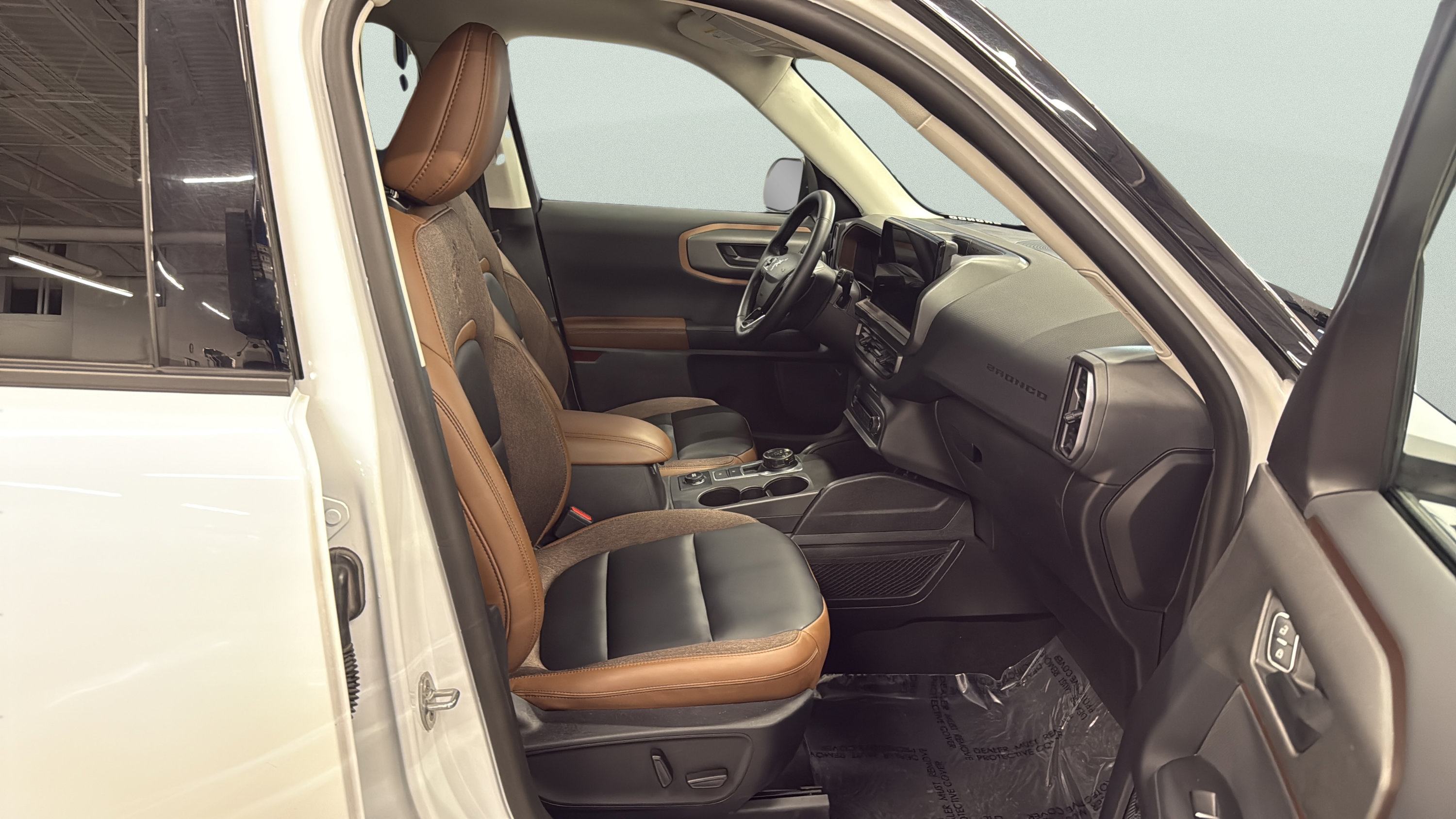Certified 2025 Ford Bronco Sport Outer Banks w/ Outer Banks Tech Package+ AWD/4WD image 17