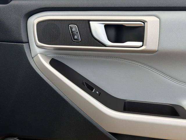 Certified 2024 Ford Explorer XLT w/ Equipment Group 202A RWD image 18
