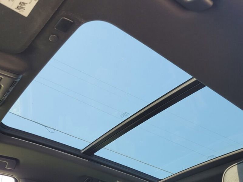 Used 2023 GMC Yukon Denali w/ Denali Reserve Package image 21