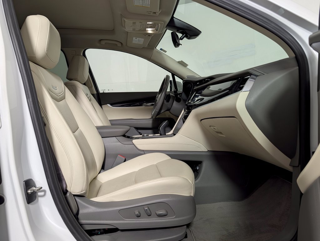 Used 2023 Cadillac XT6 Premium Luxury w/ Technology Package FWD image 12