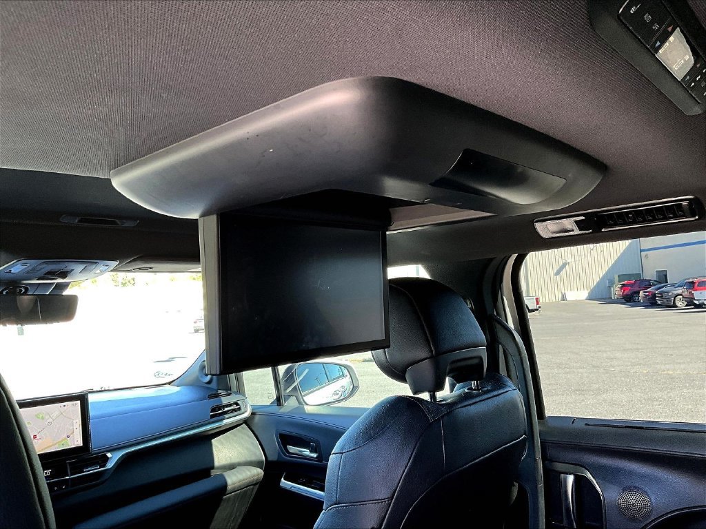 Used 2025 Toyota Sienna Platinum AWD/4WD image 12