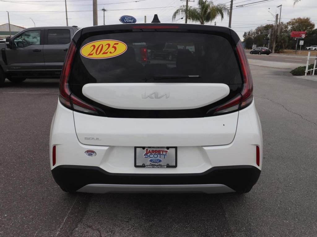 Used 2025 Kia Soul LX w/ LX Technology Package image 4