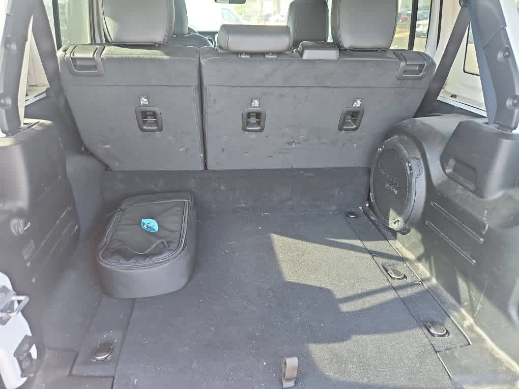 Used 2022 Jeep Wrangler Unlimited Sahara AWD/4WD image 8