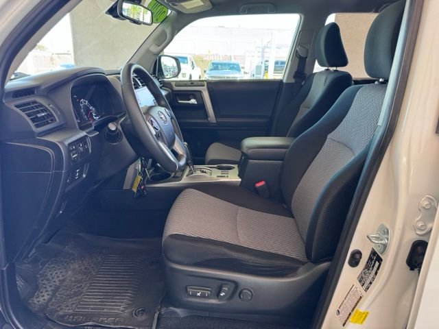 Used 2020 Toyota 4Runner SR5 AWD/4WD image 9