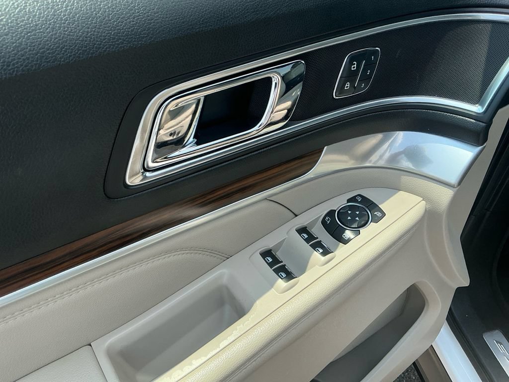Certified 2018 Ford Explorer Limited w/ Equipment Group 301A FWD image 16