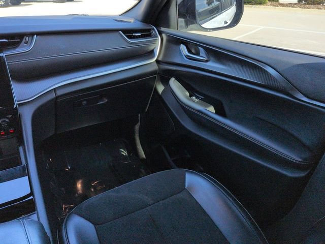 Used 2023 Jeep Grand Cherokee L Laredo AWD/4WD image 17