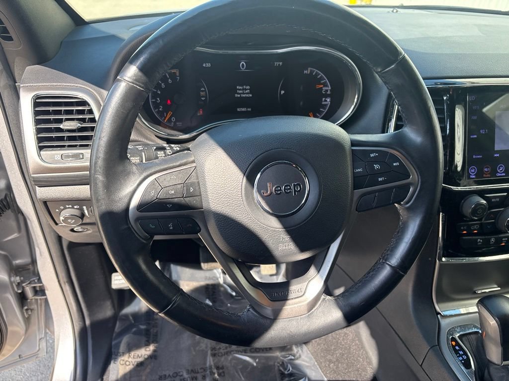 Used 2019 Jeep Grand Cherokee Laredo w/ 18" Wheel & 8.4" Radio Group AWD/4WD image 15
