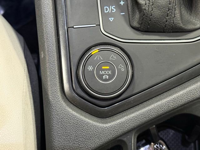 Used 2020 Volkswagen Tiguan SEL image 33