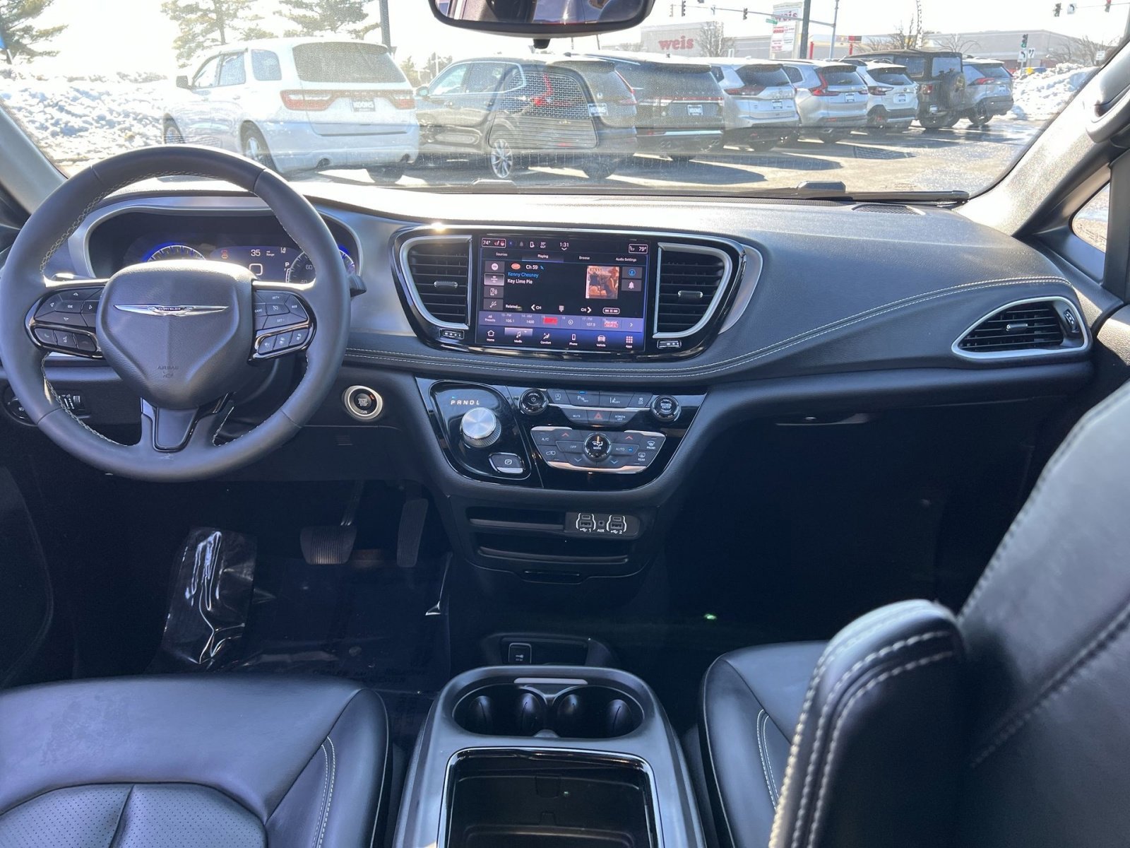 Used 2023 Chrysler Pacifica Touring-L w/ S Appearance Package image 22