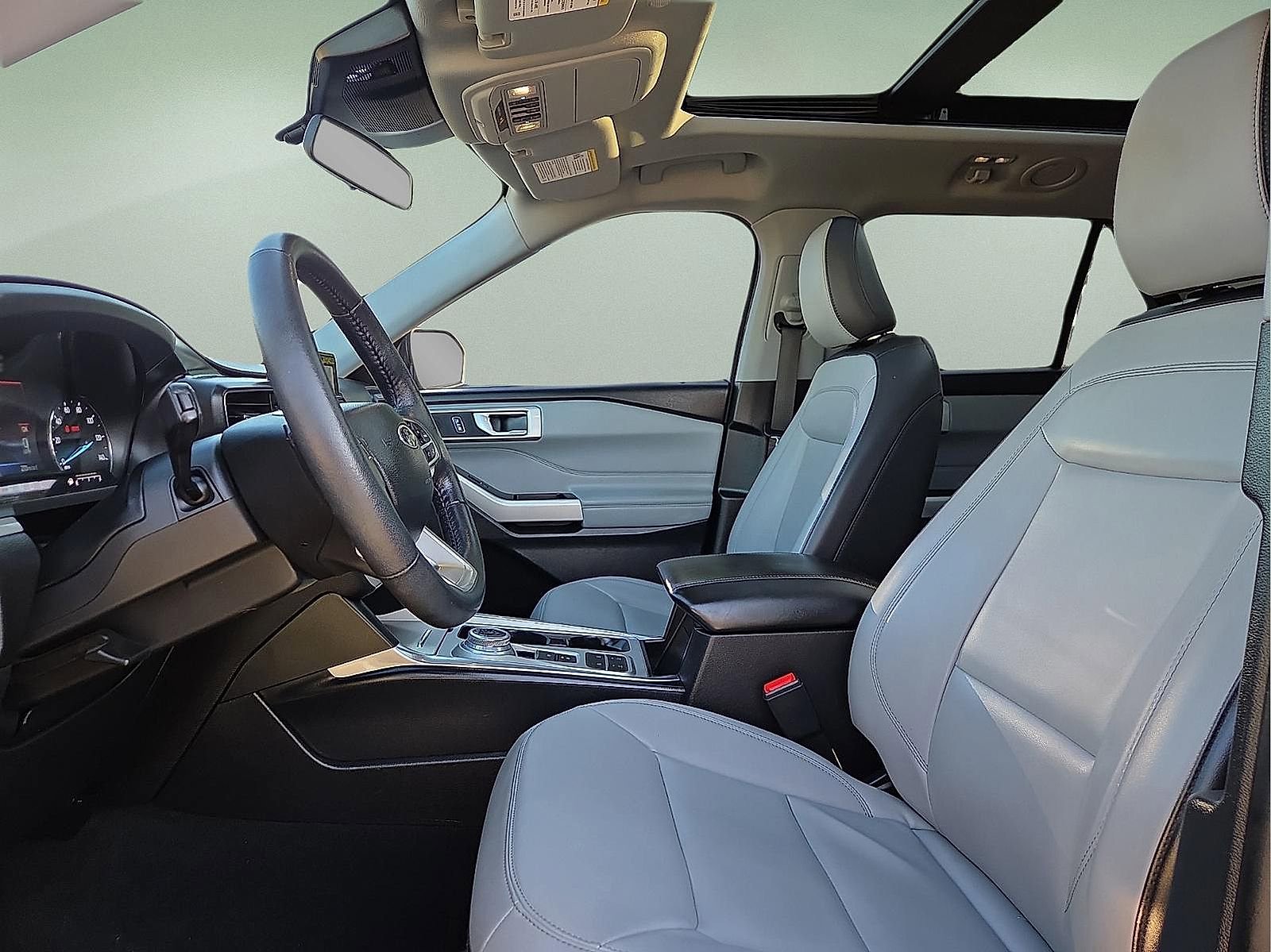 Certified 2021 Ford Explorer XLT w/ Equipment Group 202A image 15