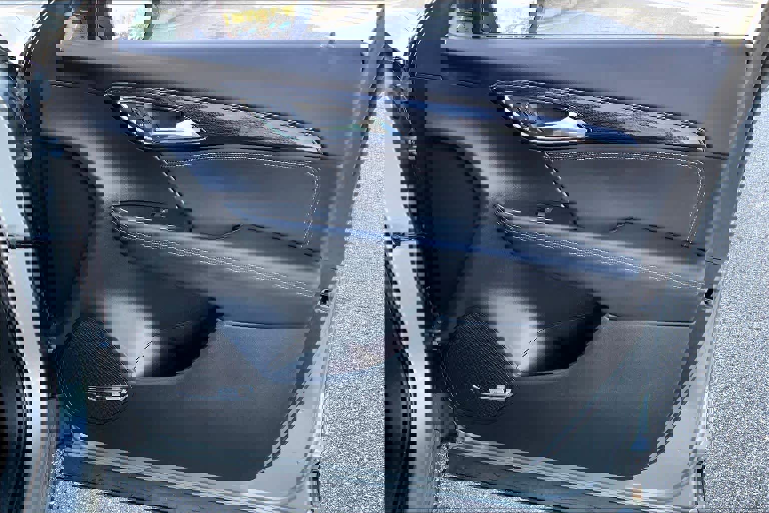 Used 2023 Buick Envision Essence w/ Technology Package I image 22