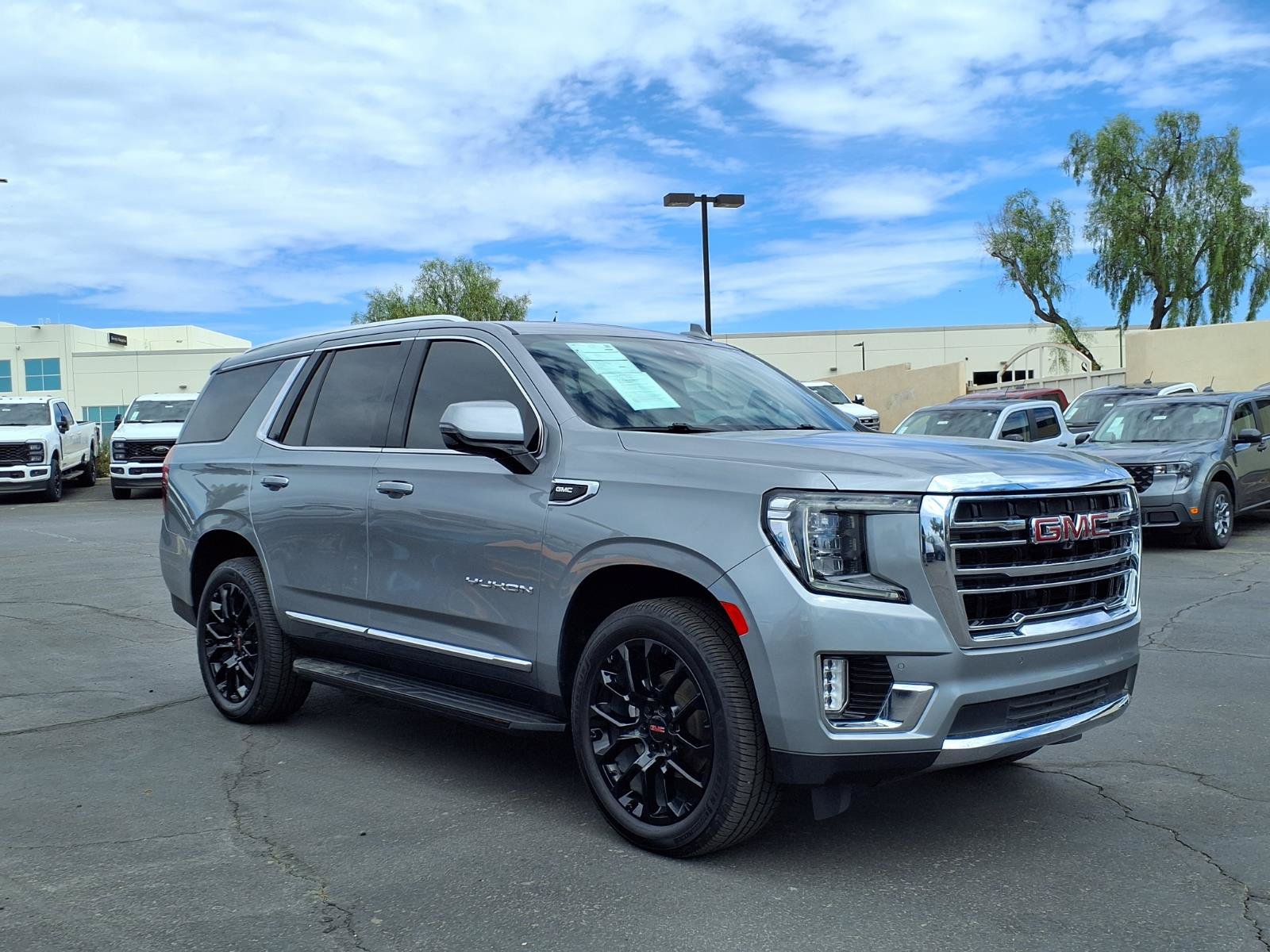 Used 2023 GMC Yukon SLT w/ SLT Premium Package AWD/4WD image 8