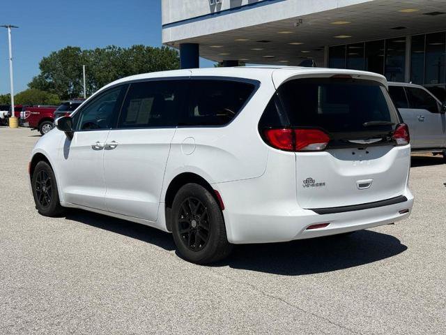 Used 2022 Chrysler Voyager LX FWD video 3