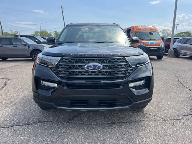 Certified 2023 Ford Explorer XLT w/ Equipment Group 202A AWD/4WD image 2