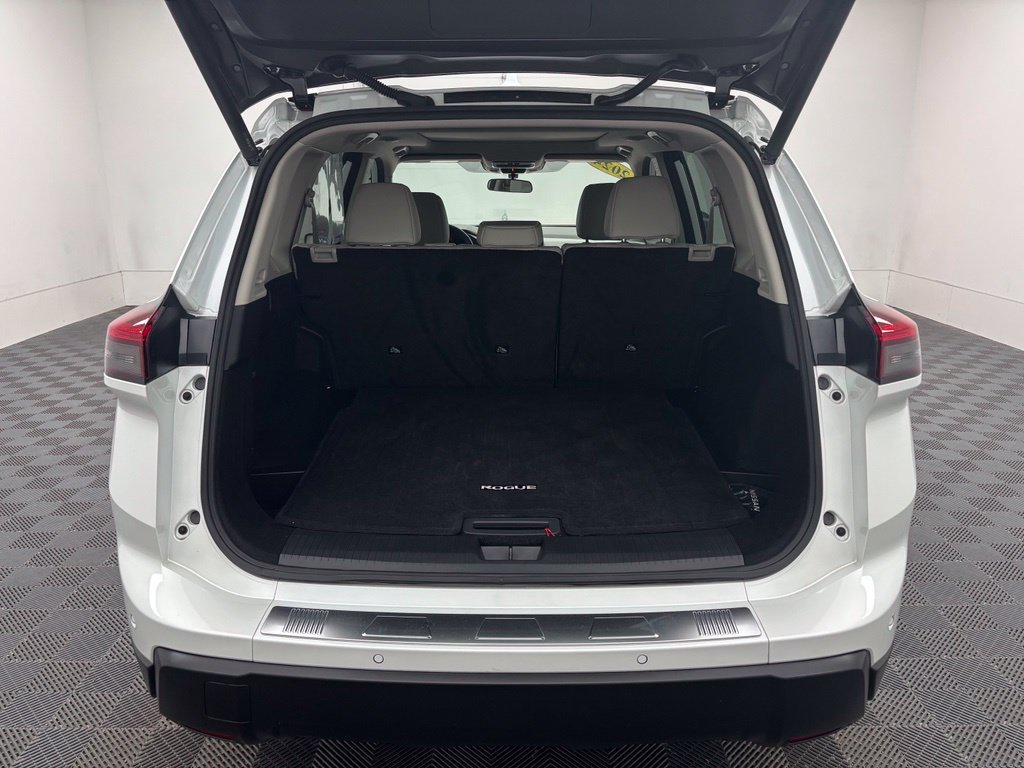 Used 2024 Nissan Rogue SV w/ SV Premium Package FWD image 9