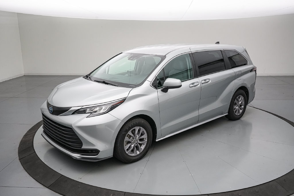 Used 2023 Toyota Sienna LE FWD image 8