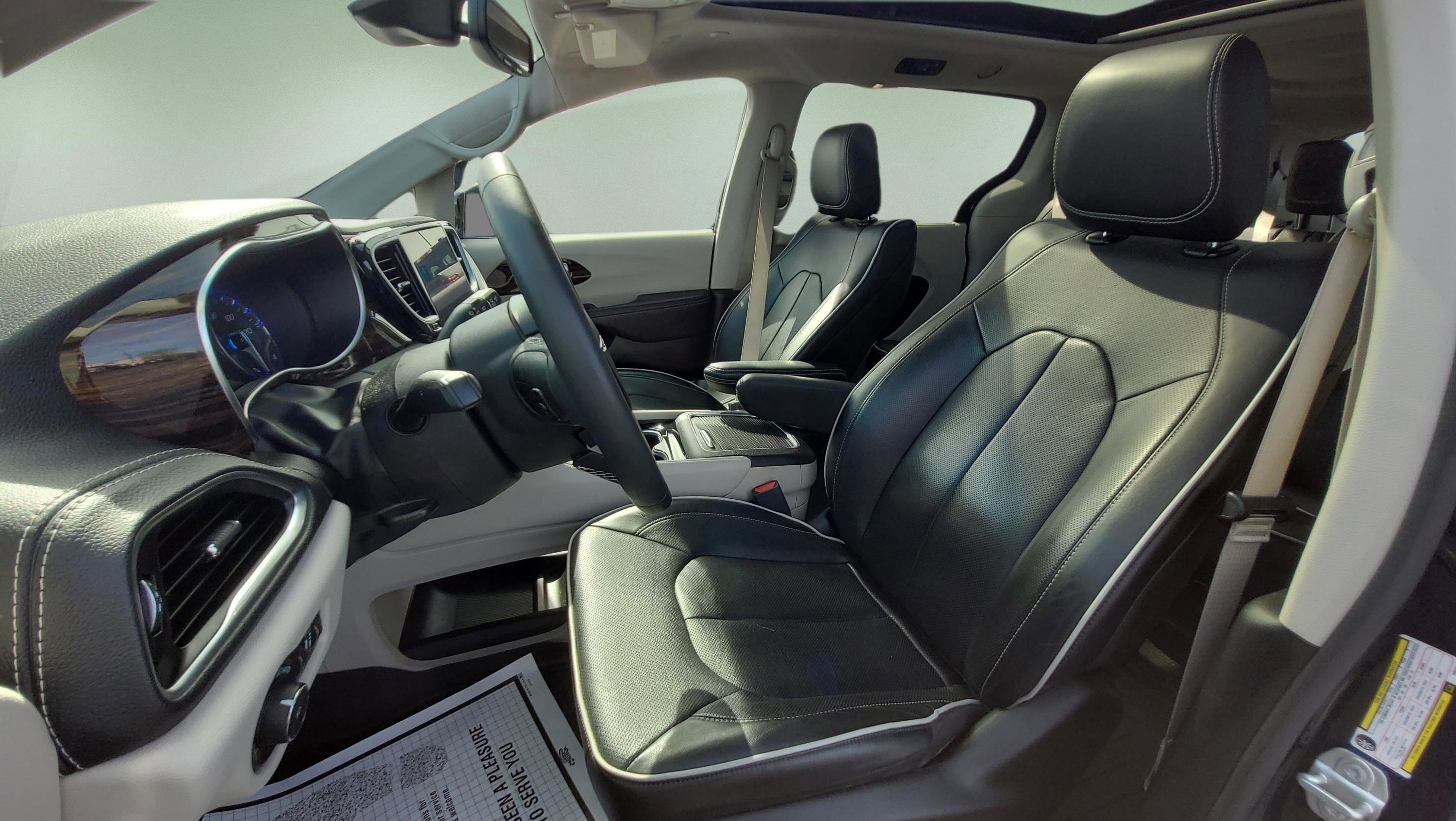 Used 2023 Chrysler Pacifica Limited image 27