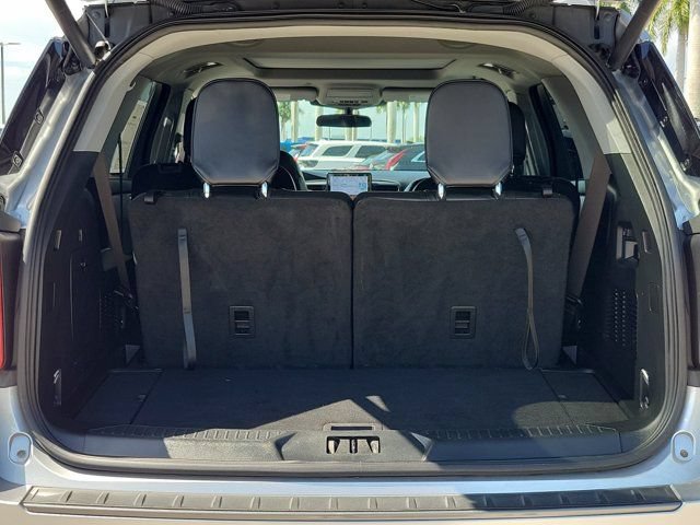 Certified 2023 Ford Explorer XLT w/ Equipment Group 202A RWD image 9