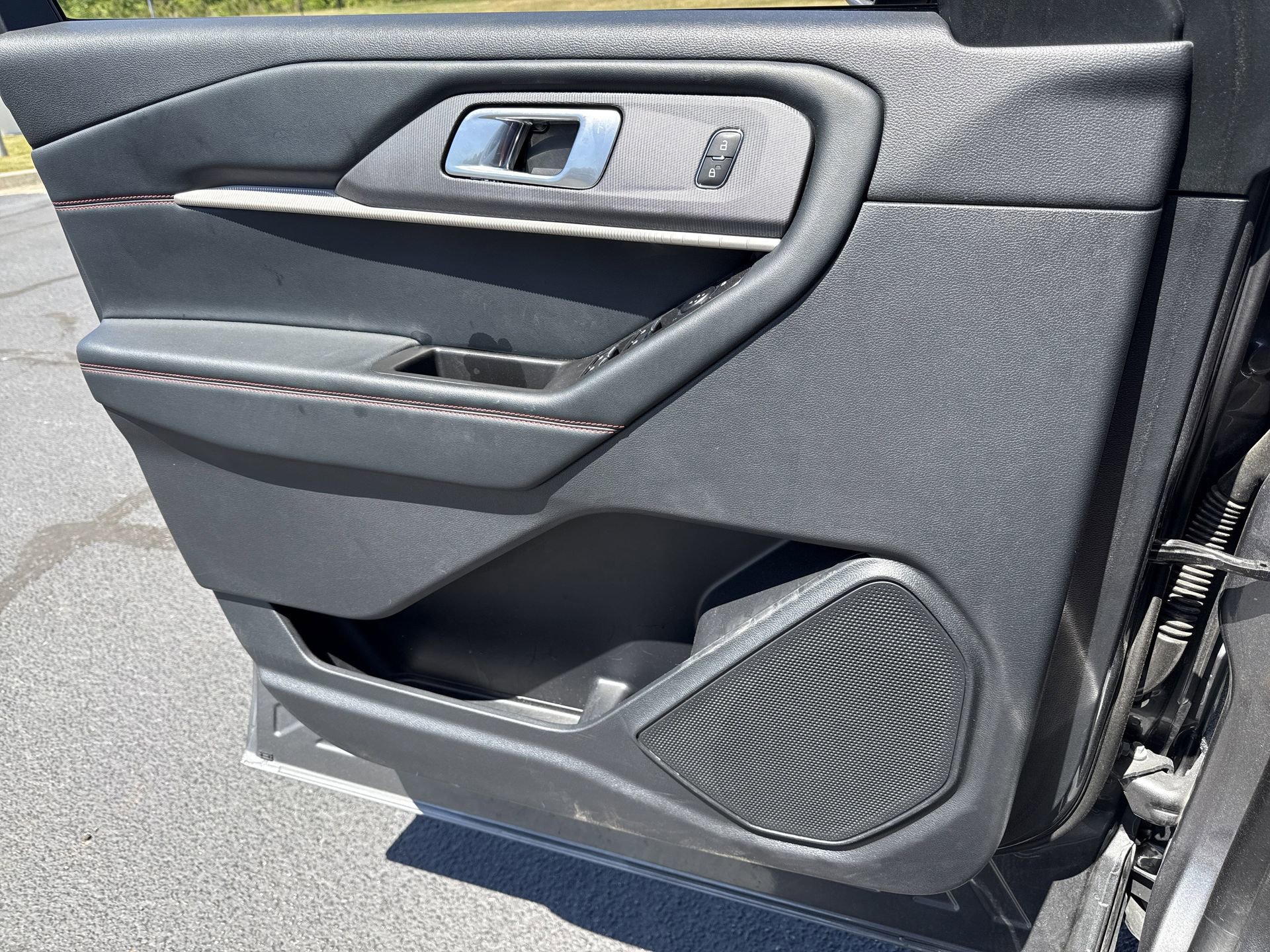 Certified 2025 Ford Explorer ST-Line w/ ST-Line Street Pack image 12