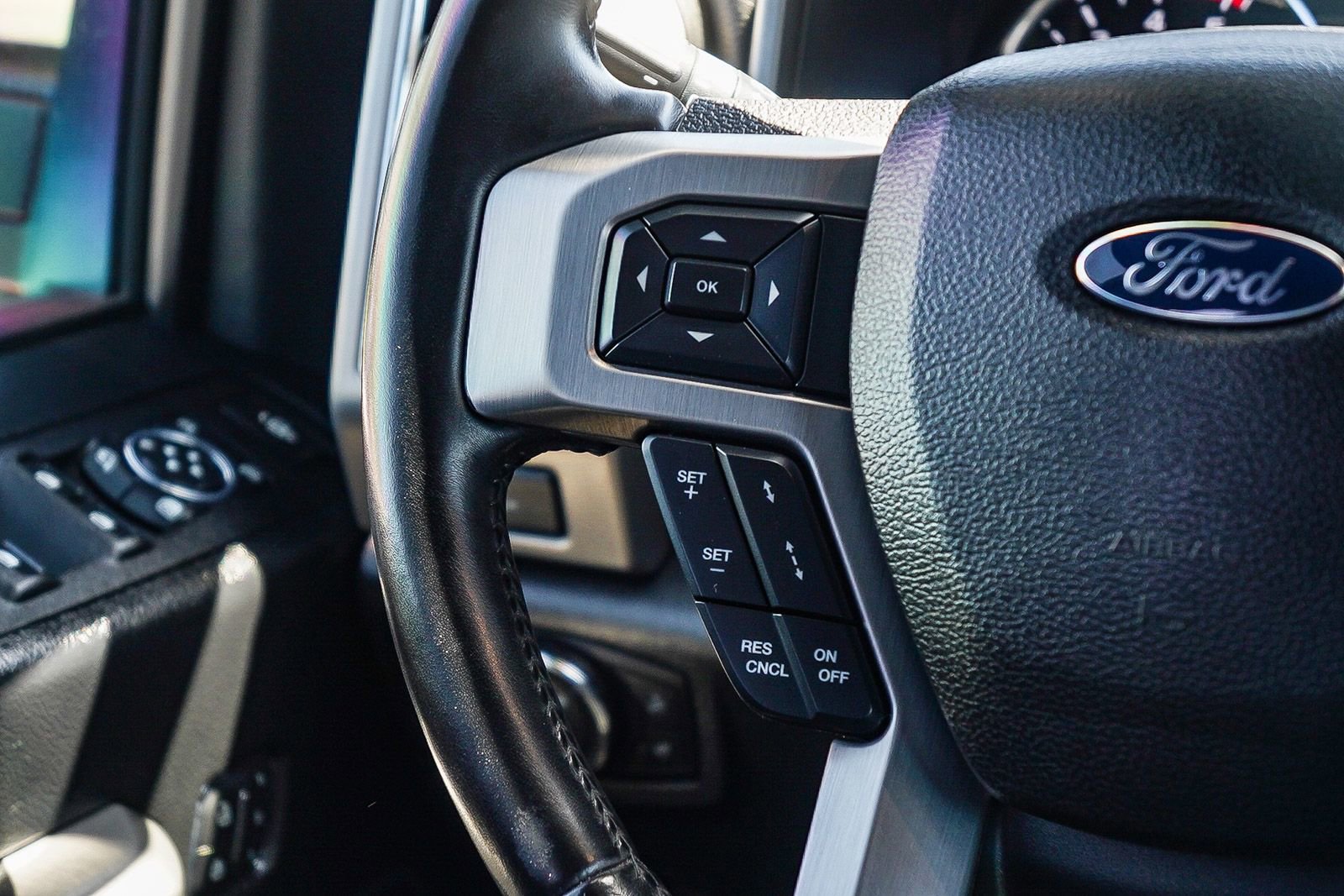 Certified 2017 Ford F250 Platinum w/ Platinum Ultimate Package image 16