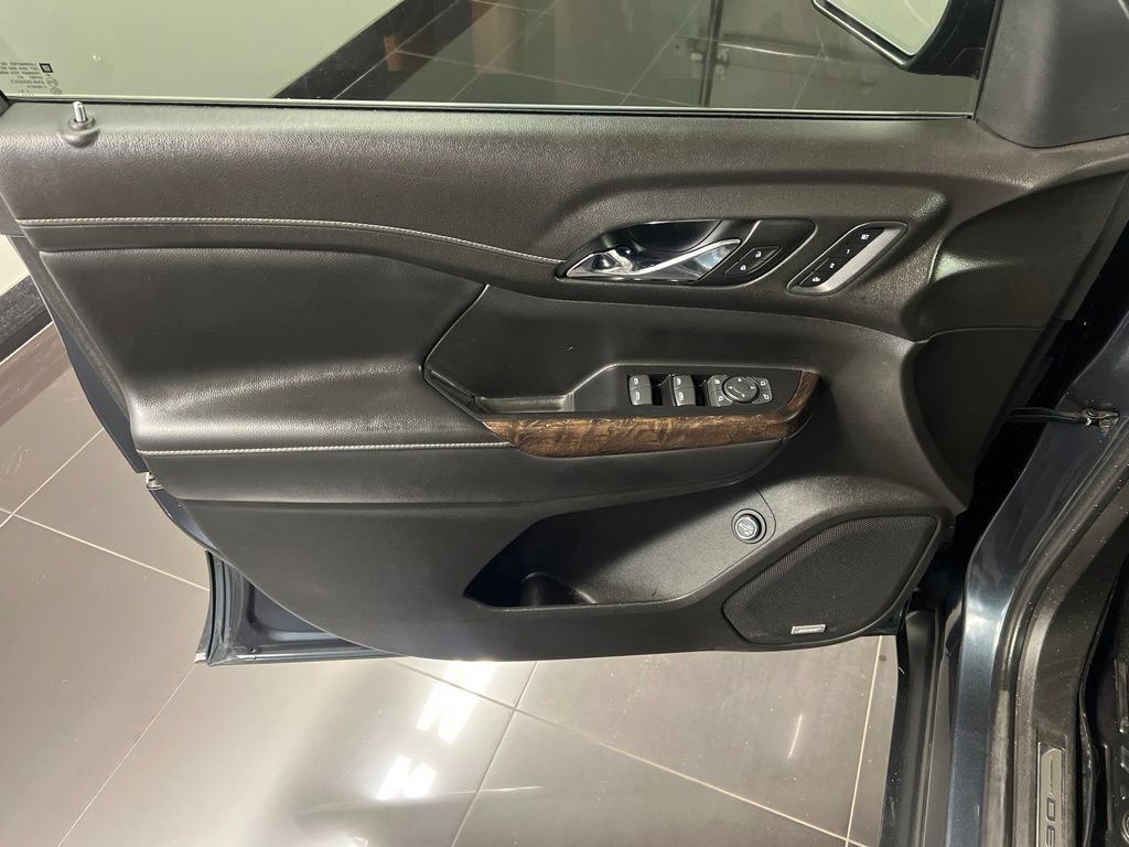 Used 2020 GMC Acadia Denali w/ Technology Package FWD image 24