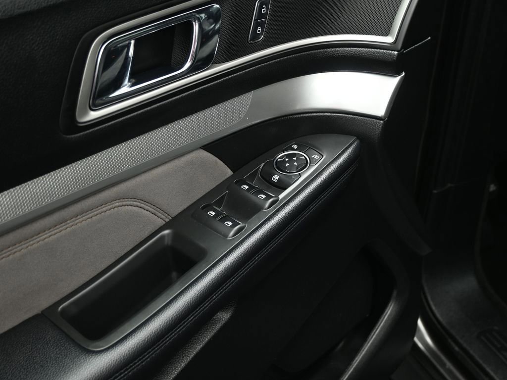 Certified 2017 Ford Explorer XLT w/ Equipment Group 202A image 37