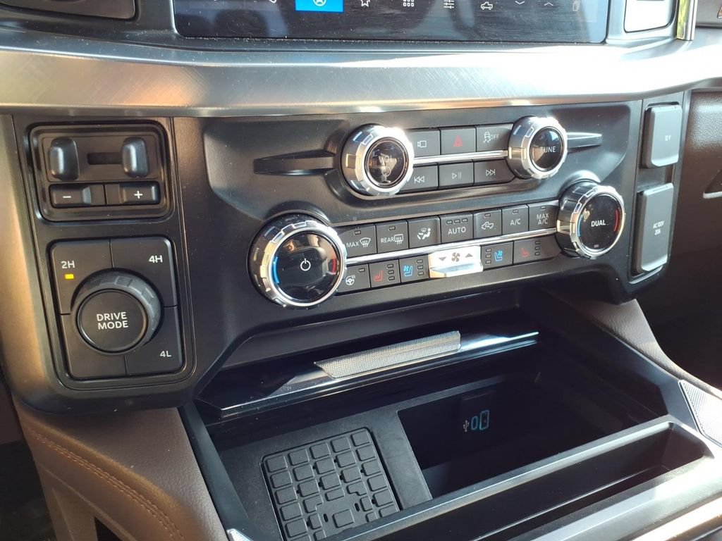 Certified 2025 Ford F350 King Ranch AWD/4WD image 28