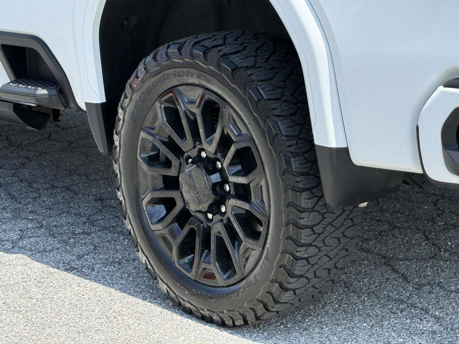 Used 2024 GMC Sierra 2500 AT4 w/ AT4 Premium Plus Package AWD/4WD image 32