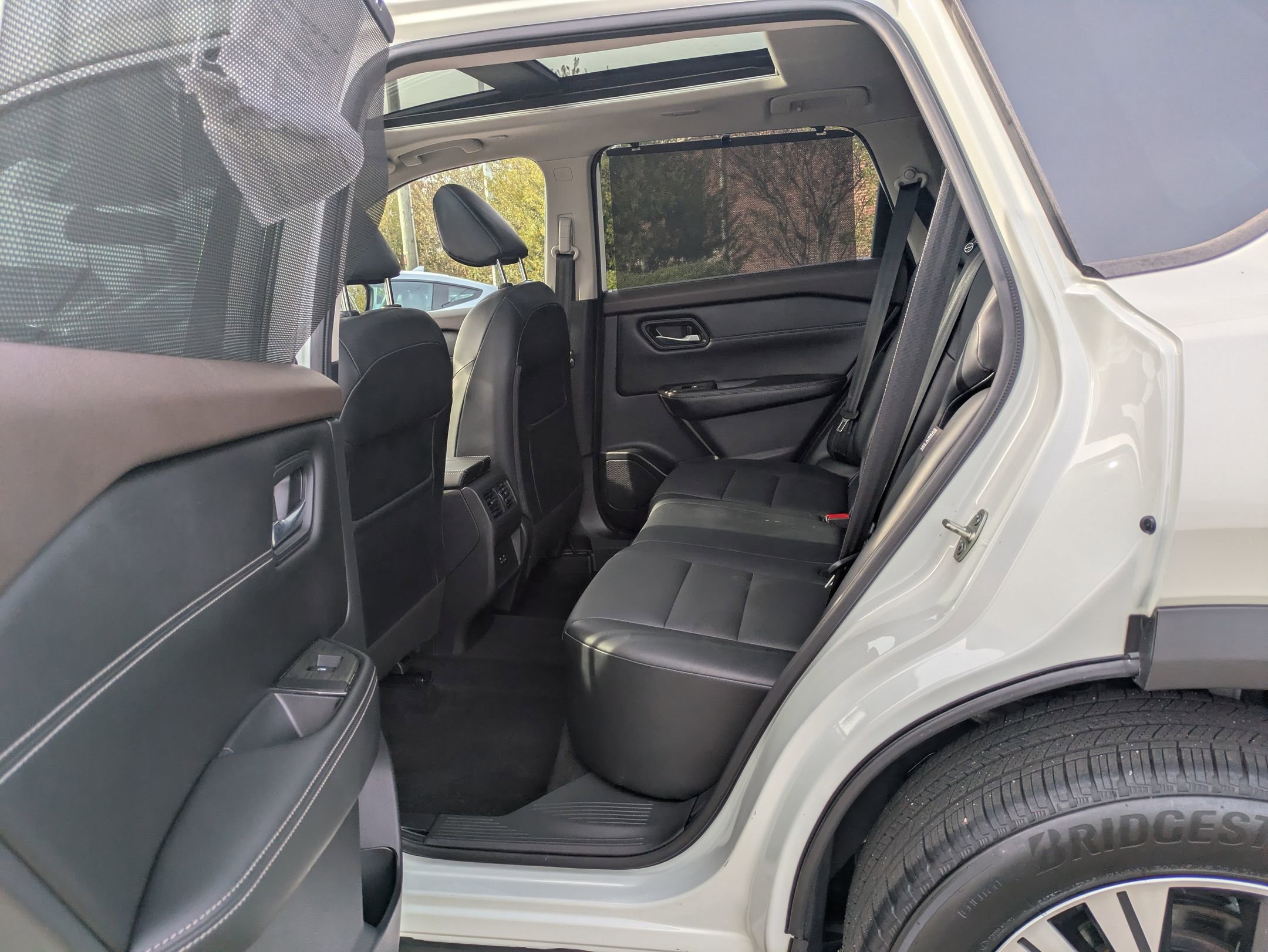 Used 2022 Nissan Rogue SV w/ SV Premium Package image 26