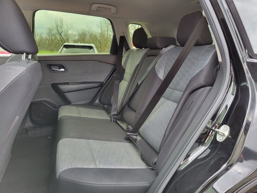 Used 2023 Nissan Rogue SV image 15