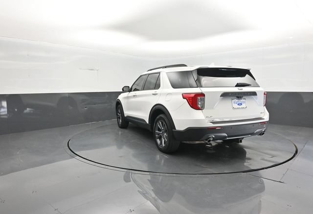 Certified 2022 Ford Explorer XLT w/ Equipment Group 202A AWD/4WD image 5