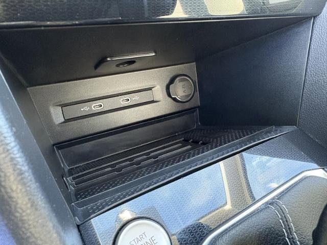 Used 2025 Volkswagen Taos SE image 28