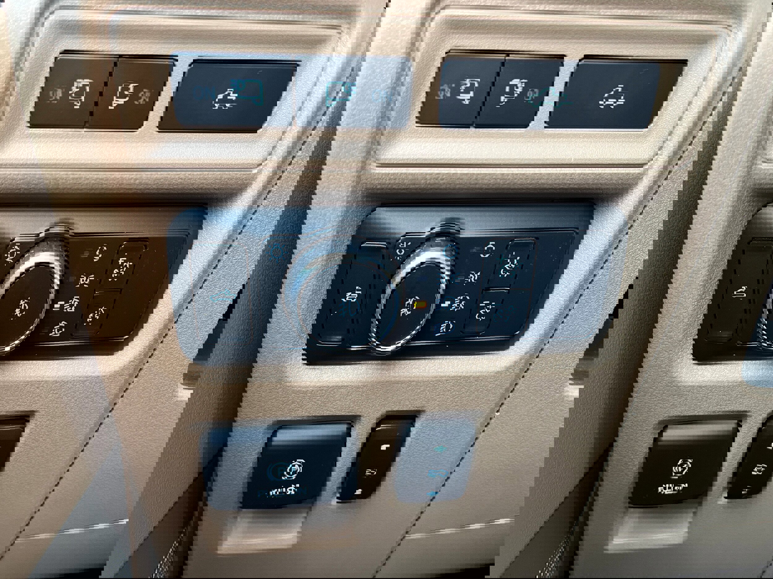 Certified 2023 Ford F250 Lariat w/ Chrome Package image 31