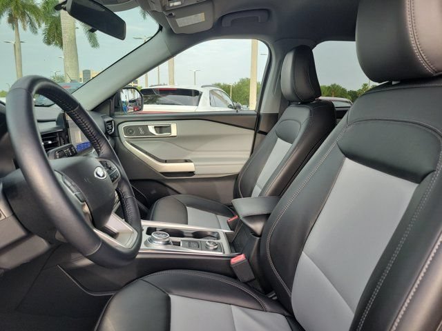 Certified 2022 Ford Explorer XLT w/ Equipment Group 202A AWD/4WD image 25