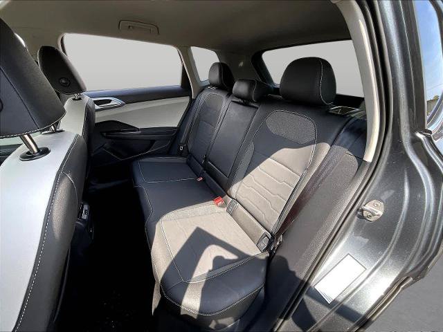 Used 2025 Volkswagen Taos SE AWD/4WD image 24