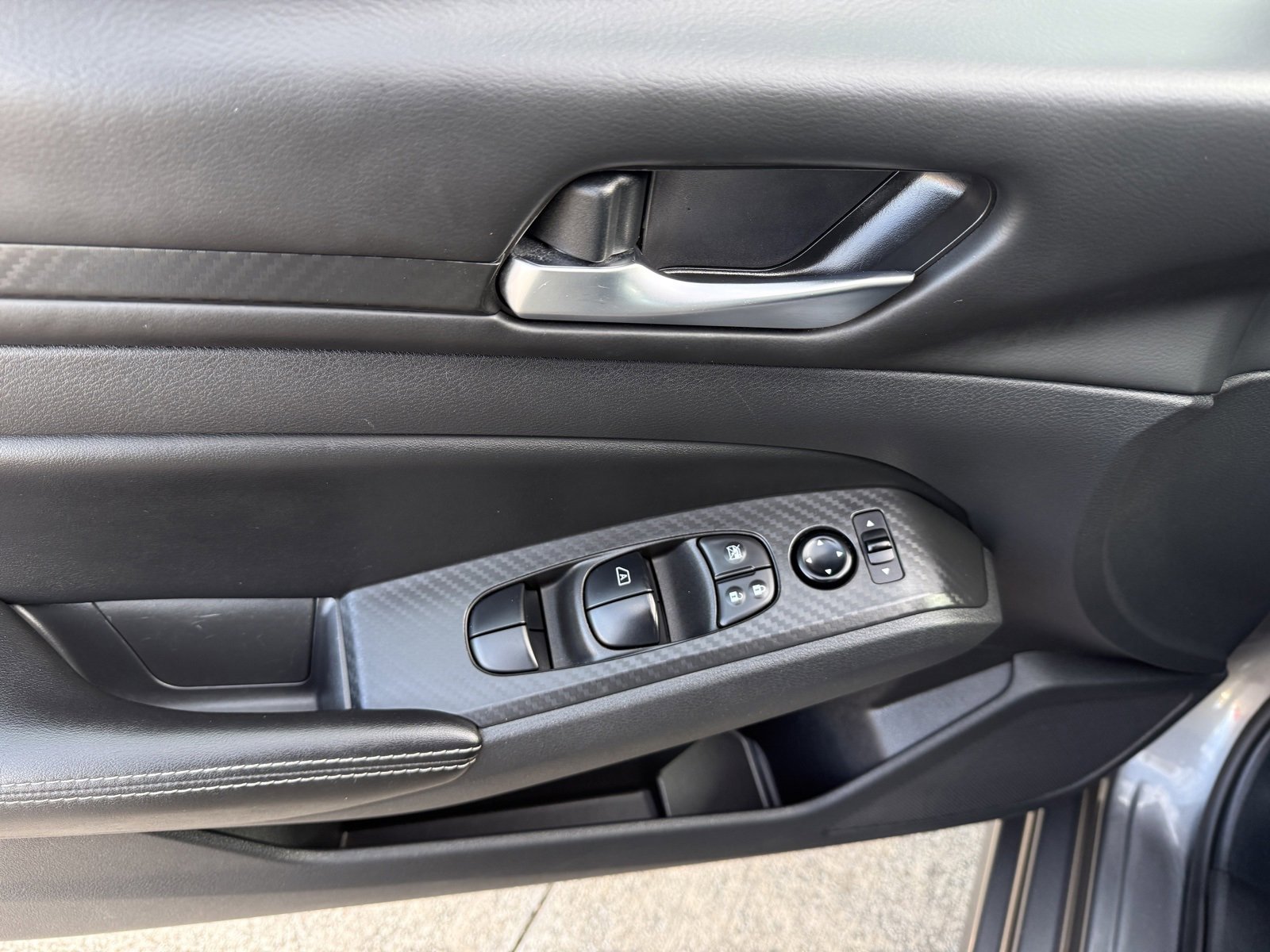 Used 2024 Nissan Altima 2.5 SV image 28