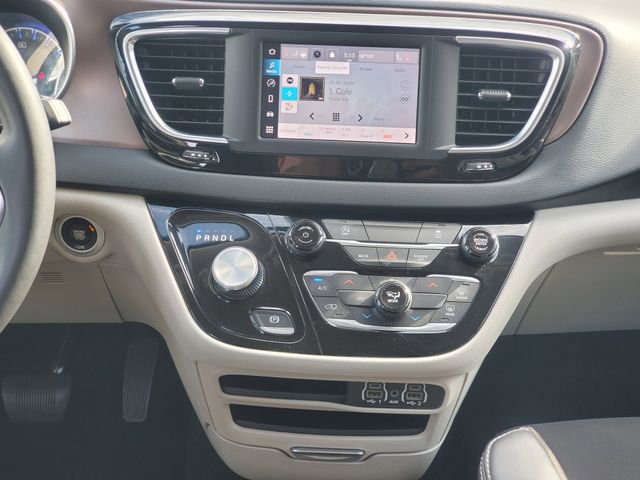 Used 2023 Chrysler Voyager LX image 25