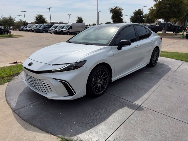 Used 2025 Toyota Camry XSE FWD image 3