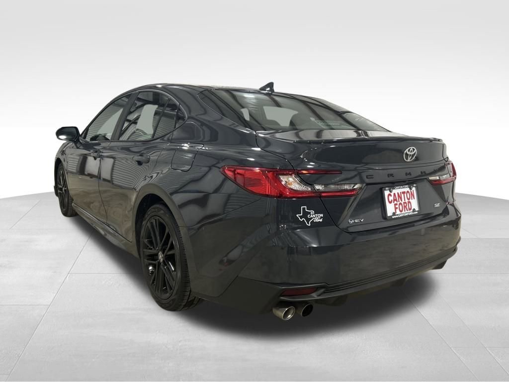 Used 2025 Toyota Camry SE image 3