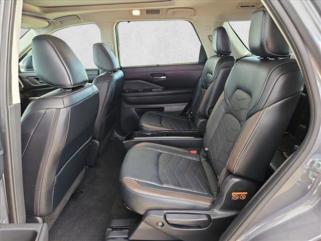 Used 2023 Nissan Pathfinder Platinum image 20